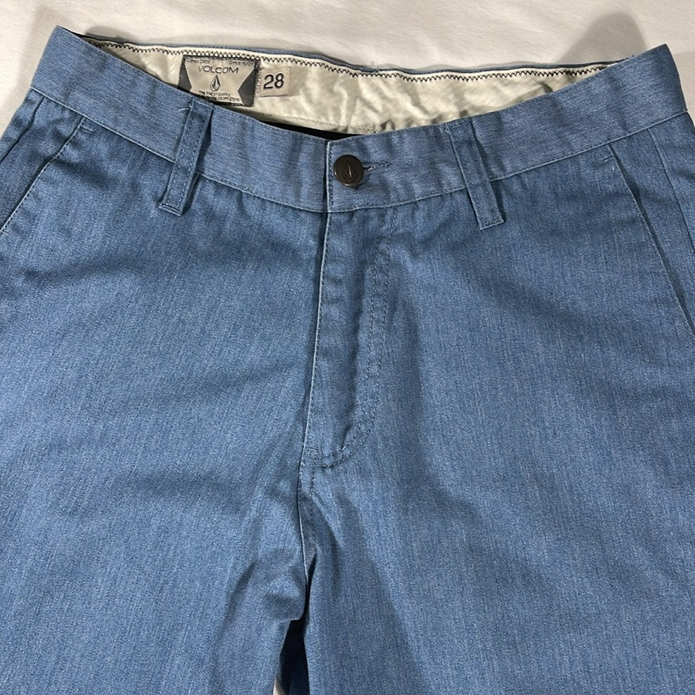 Volcom mens slate blue basic flat front 10" inseam chino shorts - size 28